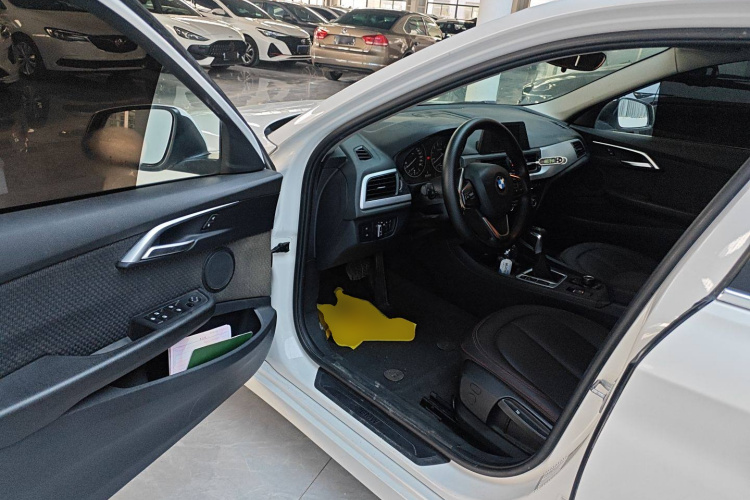 宝马1系 2017款 118i 时尚型中控内饰20