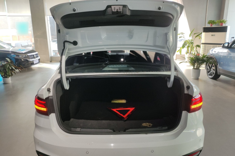 大众 朗逸 2023款 1.5L 自动得逸版机舱底盘23