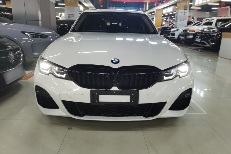 宝马3系 2022款 改款 325i M运动曜夜套装车身外观2