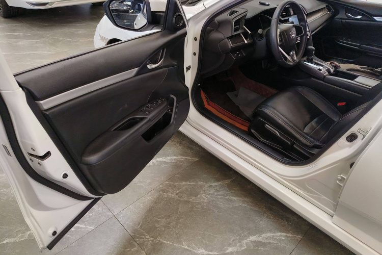 本田 思域 2019款 220TURBO CVT劲动版 国VI中控内饰7003