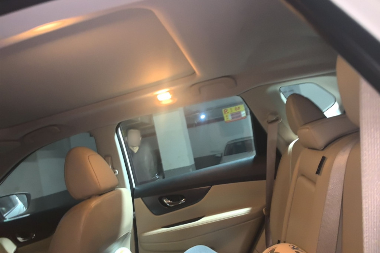 日产 奇骏 2015款 2.0L CVT舒适MAX版 2WD中控内饰22