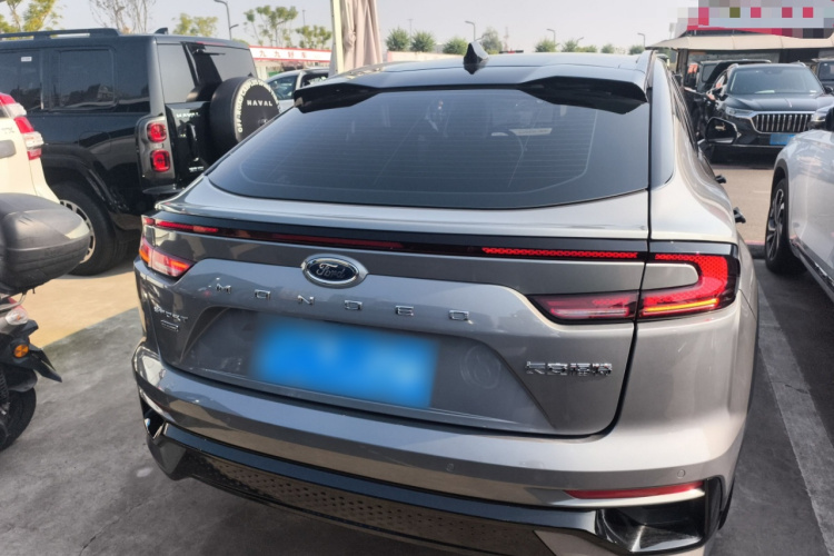 福特 蒙迪欧 2025款 2.0T EcoBoost E 混动 运动版 ST-Line车身外观6