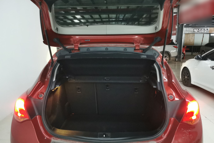 别克 英朗 2014款 XT 1.6L 自动时尚版机舱底盘23