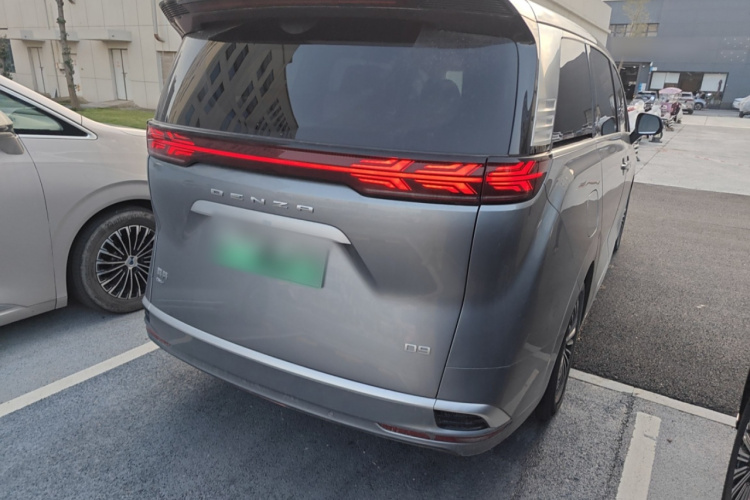 腾势D9 2022款 DM-i 945 豪华型车身外观7
