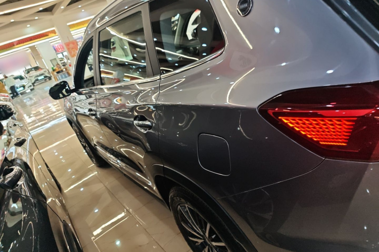 奇瑞 瑞虎8 PRO 2024款 冠军版 290T 两驱巅峰版 7座车身外观4