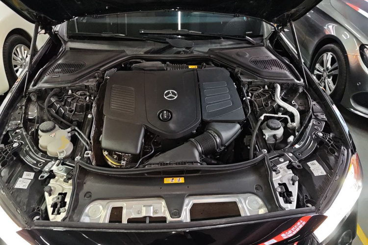 奔驰E级 2024款 改款 E 300 L 时尚运动型机舱底盘24