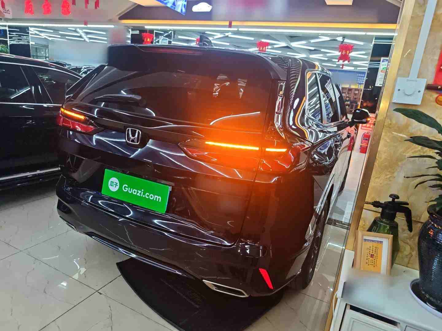 车辆右后45度外观展示