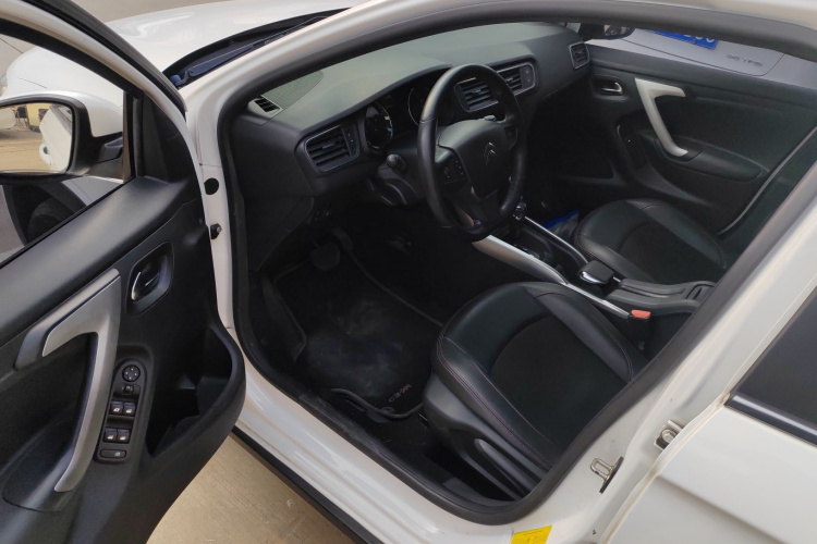 雪铁龙C3-XR 2015款 1.6L 自动先锋型中控内饰7003