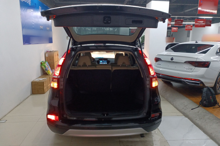 本田CR-V 2016款 2.0L 两驱经典版机舱底盘23