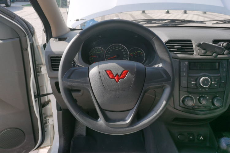 五菱汽车 五菱宏光 2021款 1.5L改款 S基本型 电动助力LAR局部细节13