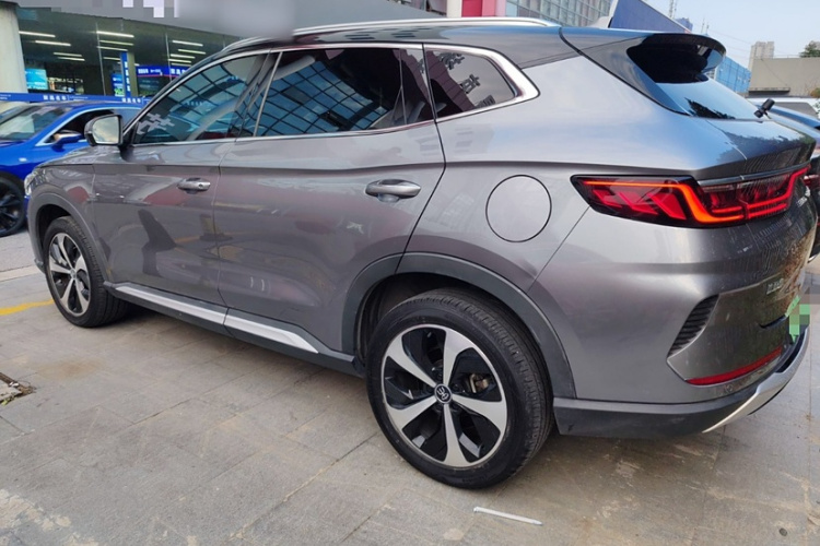 比亚迪 宋PLUS新能源 2021款 DM-i 51KM 尊荣型车身外观6006