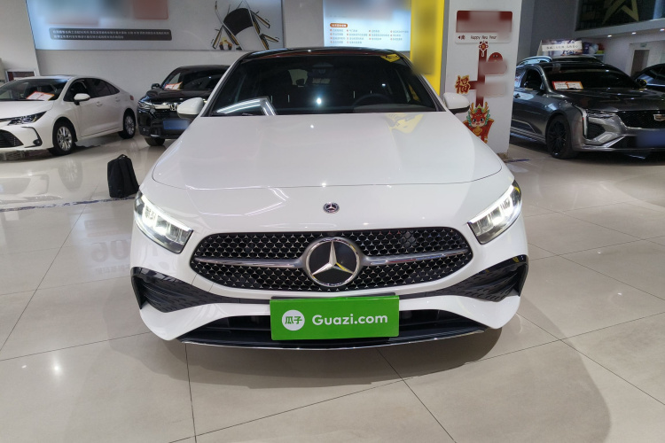 奔驰A级 2023款 A 200 L 时尚型车身外观2