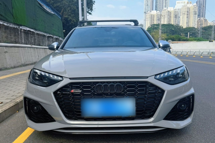 奥迪RS 4 2022款 RS4 Avant 黑曜版车身外观2