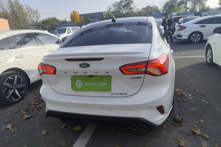 福特 福克斯 2021款 三厢 EcoBoost 180 自动ST Line车身外观6