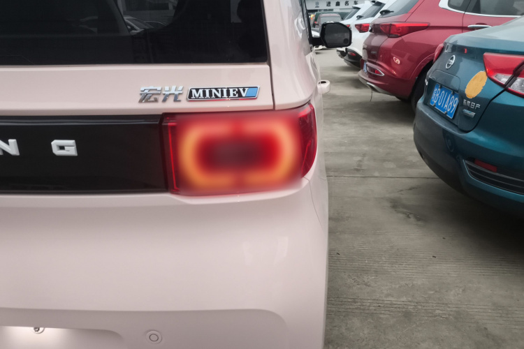 五菱汽车 宏光MINIEV 2022款 马卡龙臻享款 磷酸铁锂车身外观9