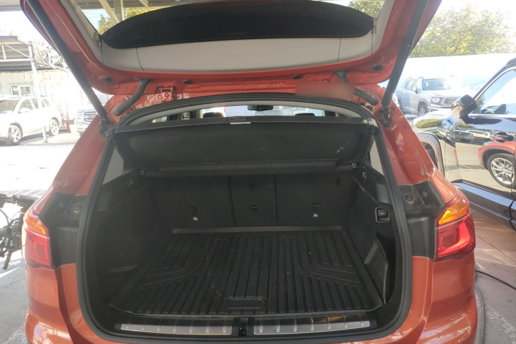 宝马X1 2018款 sDrive18Li 时尚型机舱底盘23