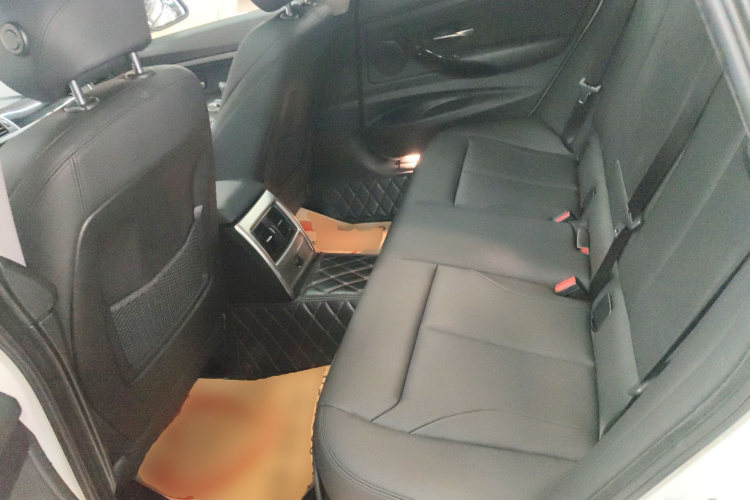 宝马3系GT 2018款 320i 时尚型中控内饰21