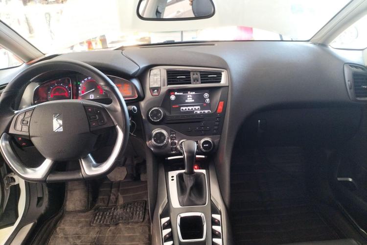 DS 5 2015款 1.6T 雅致版THP160中控内饰7002