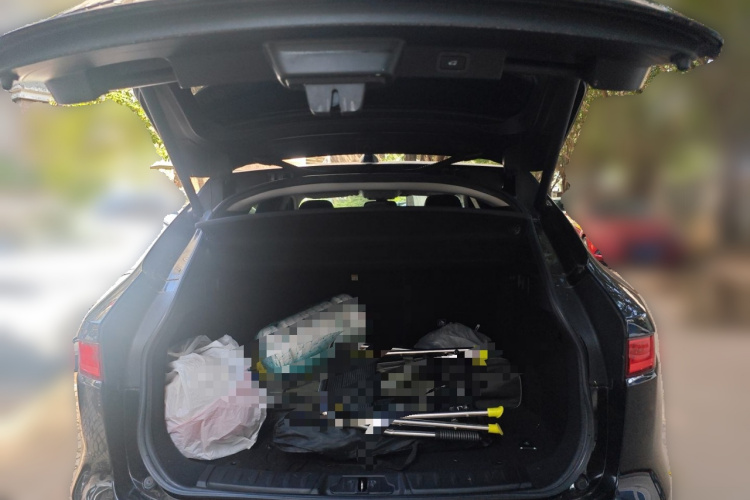 捷豹F-PACE 2018款 改款 2.0T 四驱R-Sport运动版中控内饰23