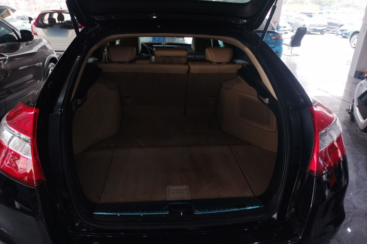 本田 歌诗图 2012款 2.4L 豪华版机舱底盘23