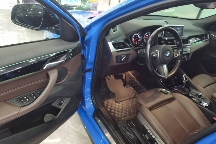 宝马X2 2020款 sDrive25i 领先型M运动套装中控内饰20