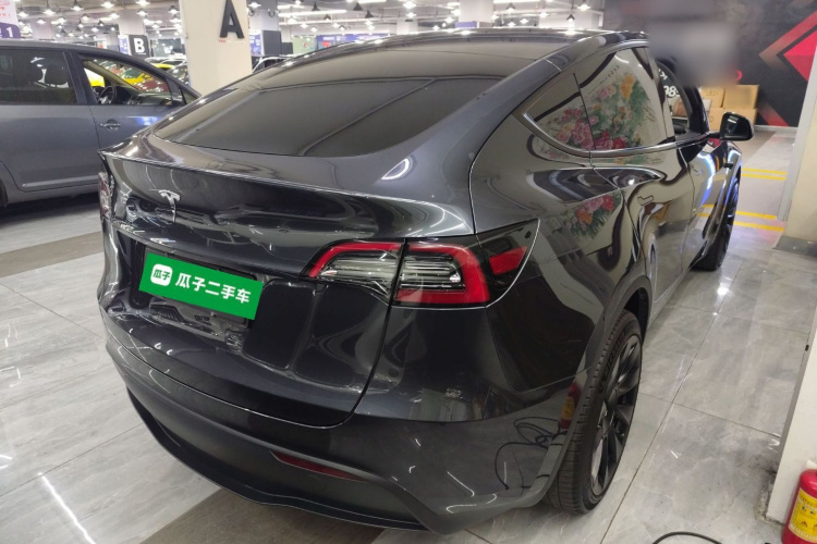 特斯拉 Model Y 2024款 长续航全轮驱动版车身外观7