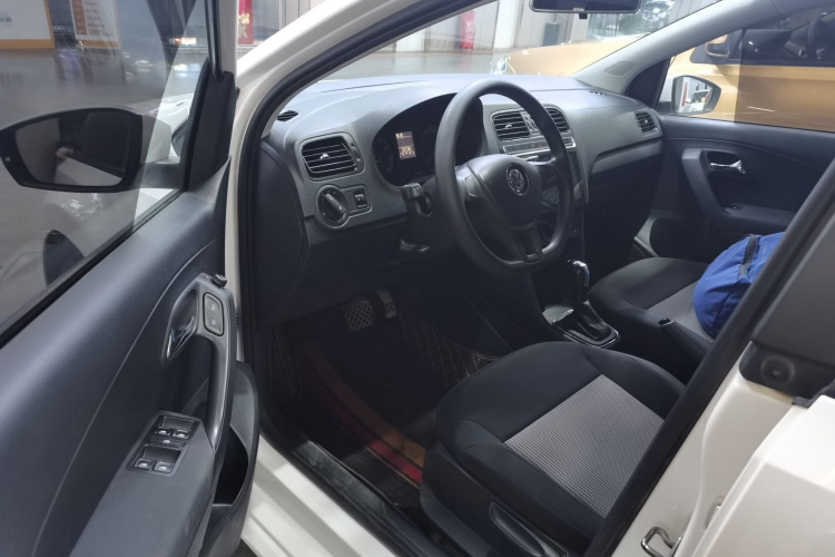 大众 Polo 2016款 1.4L 自动风尚型中控内饰20