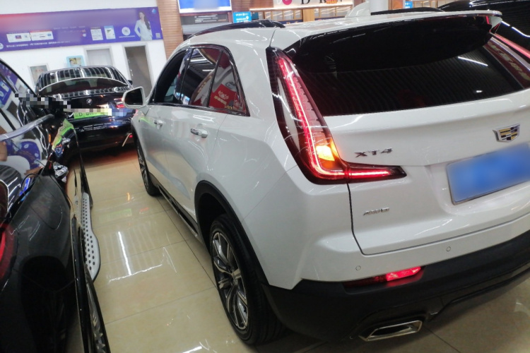 凯迪拉克XT4 2018款 28T 四驱领先运动型车身外观4
