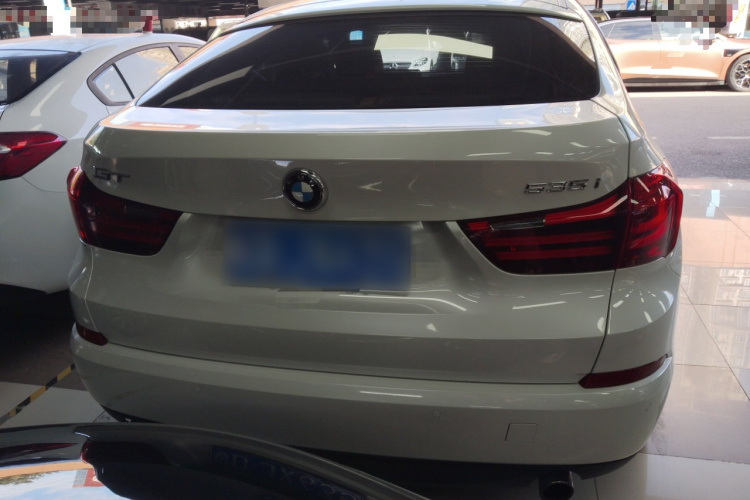 宝马5系GT 2015款 535i 领先型车身外观6