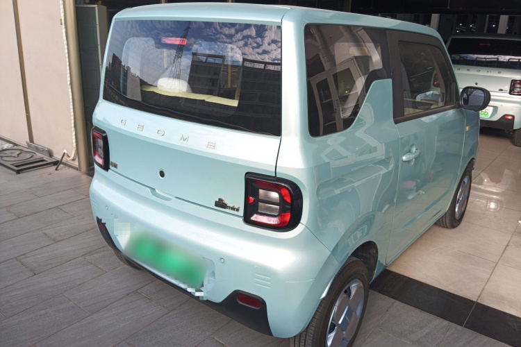 吉利银河 2023款 熊猫mini 200km 耐力熊车身外观7