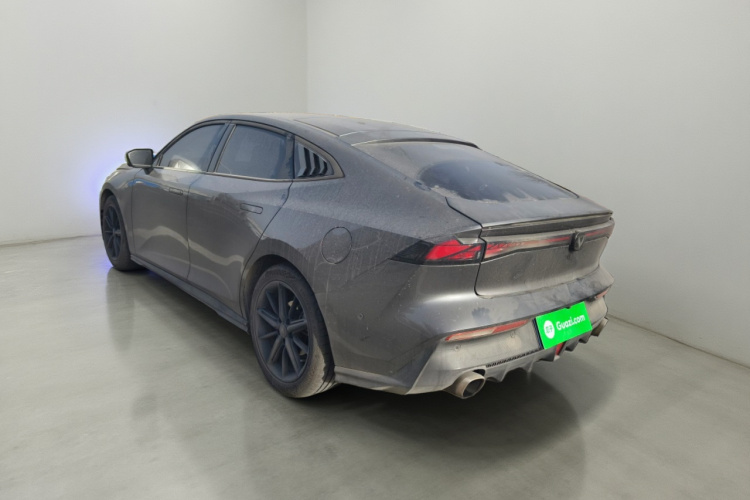 长安UNI-V 2022款 1.5T 智慧领航型车身外观5