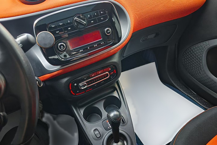 smart fortwo 2015款 1.0L 52千瓦硬顶激情版中控内饰7004