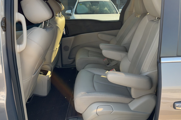 别克GL8 2018款 28T 尊贵型 国VI中控内饰7003