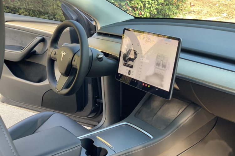 特斯拉 Model Y 2022款 改款 后轮驱动版中控内饰7011