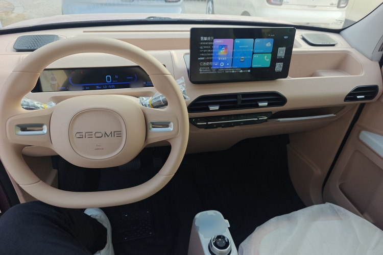 吉利银河 2024款 熊猫mini 200km 耐力熊中控内饰12