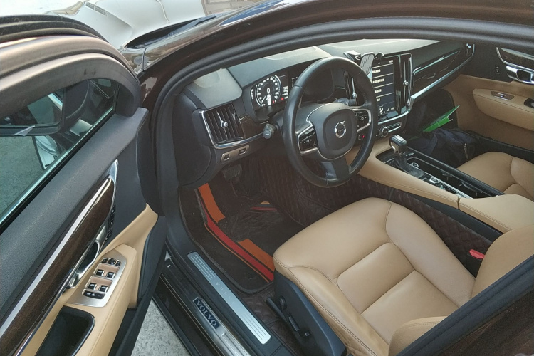 沃尔沃S90 2017款 T4 智远版中控内饰7003