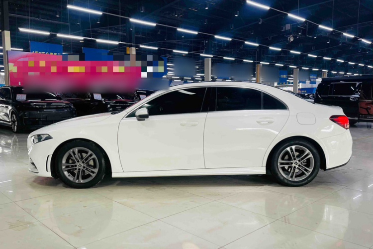 奔驰A级 2020款 改款二 A 180 L 运动轿车车身外观6007