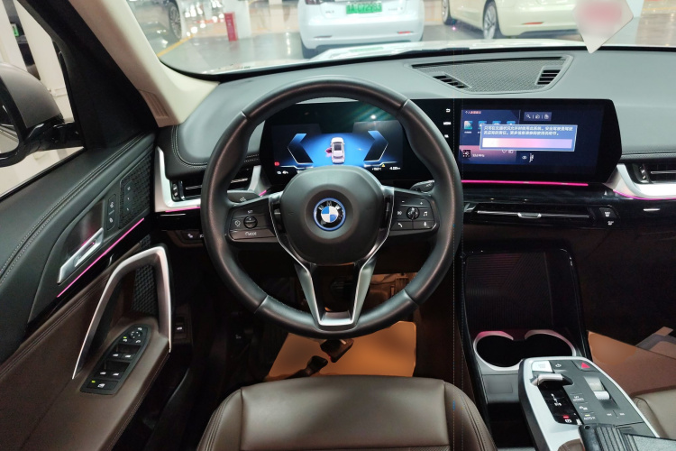 宝马iX1 2023款 eDrive25L X设计套装中控内饰13