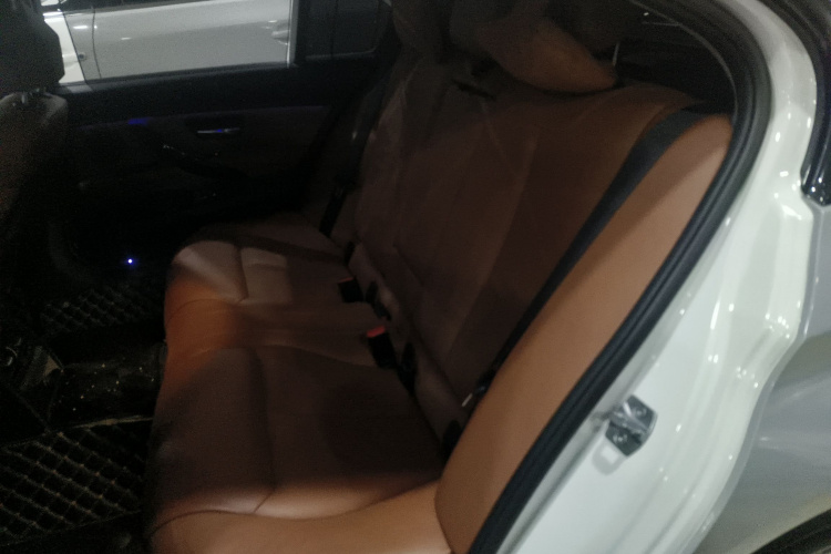 宝马3系 2014款 320Li 豪华设计套装中控内饰21