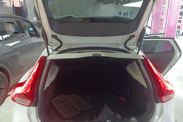 沃尔沃V40 2016款 T3 智逸版机舱底盘23