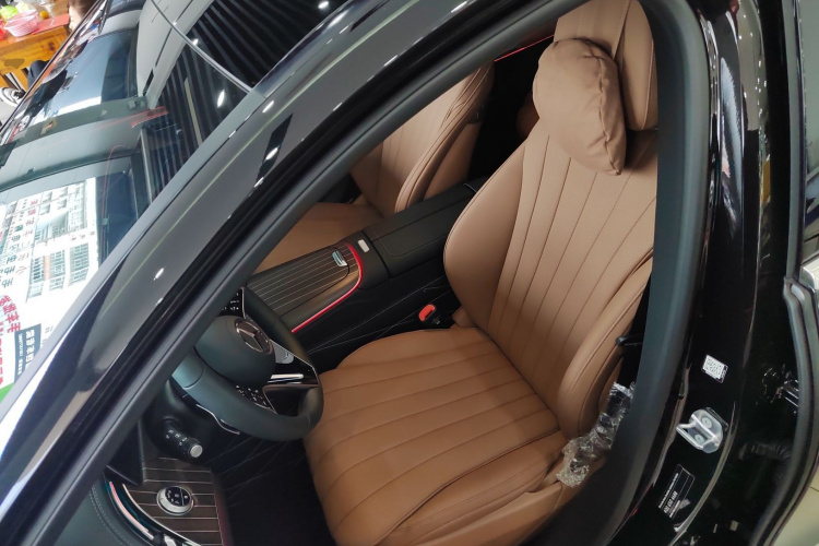 奔驰E级 2025款 改款 E 300 L 时尚型中控内饰19