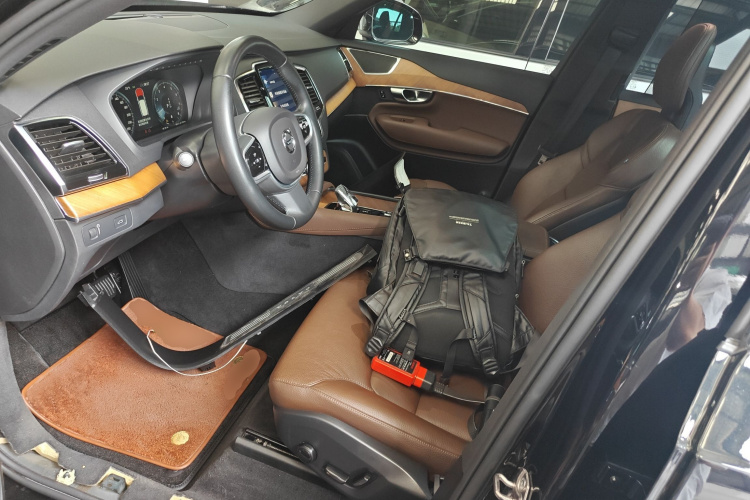 沃尔沃XC90 2022款 B6 智逸豪华版 7座中控内饰19