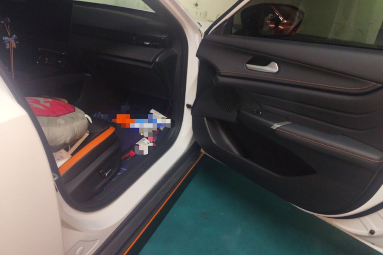 长安UNI-V 2025款 第三代 2.0T 劲速型局部细节9005