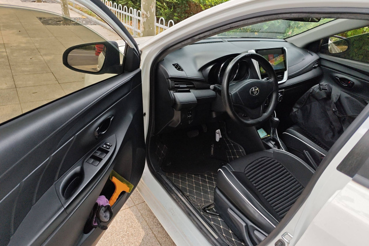 丰田 YARiS L 致炫 2016款 改款 1.5E CVT魅动版中控内饰7003