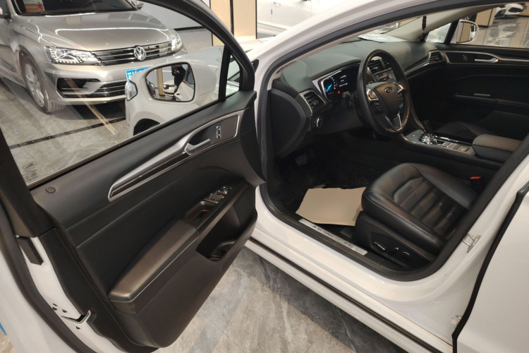 福特 蒙迪欧 2017款 改款 EcoBoost 180 豪华型中控内饰20