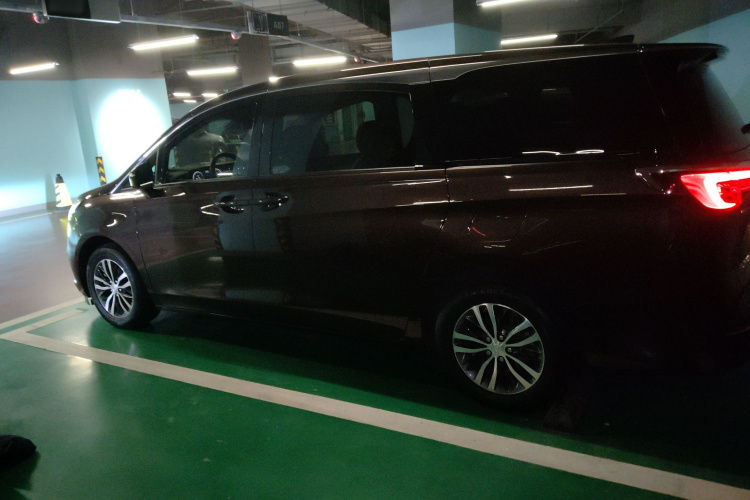 别克GL8 2020款 ES陆尊 653T 尊享型车身外观4