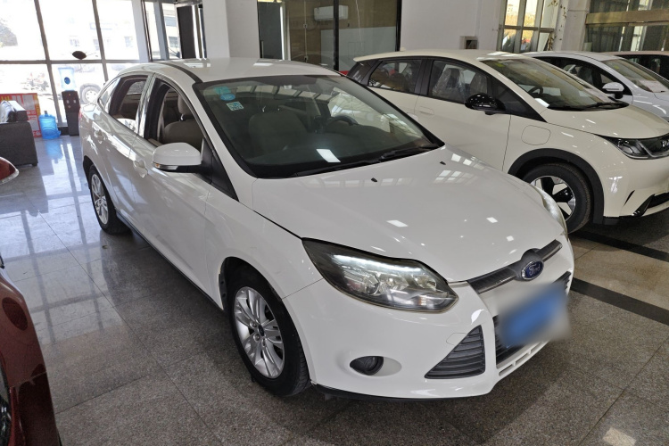 福特 福克斯 2012款 三厢 1.6L 自动舒适型车身外观3