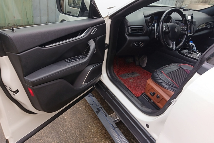 玛莎拉蒂 Levante 2018款 3.0T 经典版中控内饰7003