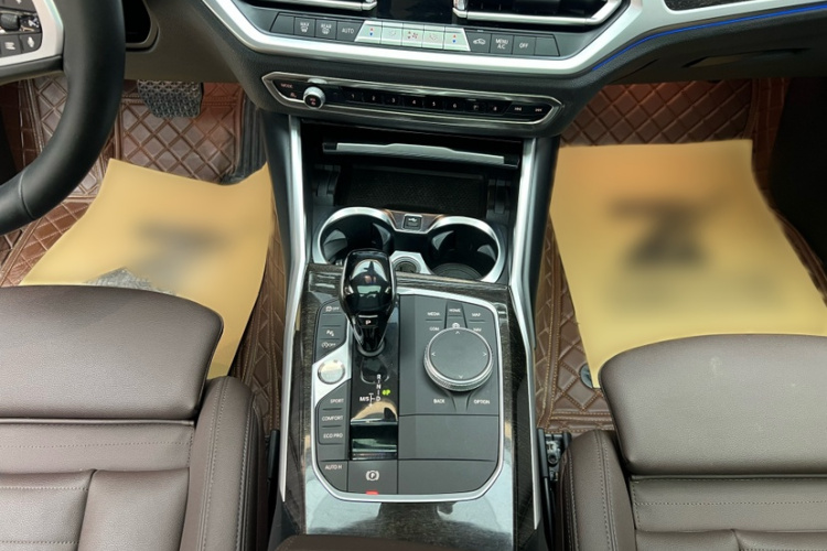 宝马3系 2020款 改款 325Li M运动套装中控内饰7004