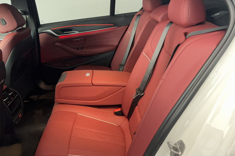 宝马5系 2022款 改款二 530Li xDrive M运动套装中控内饰7001